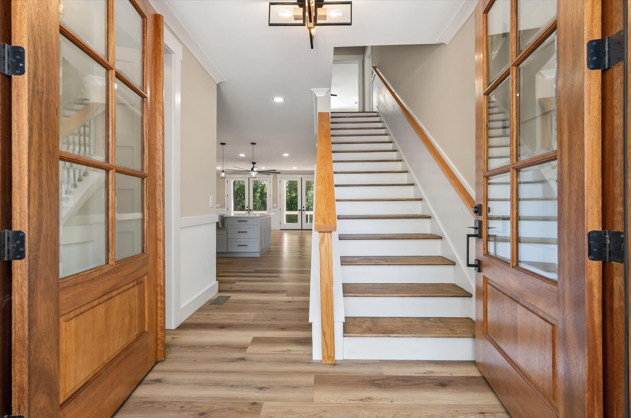 Image 3: Front entry