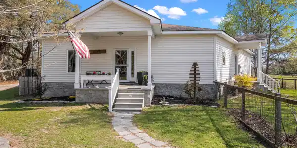 Image 3: Front