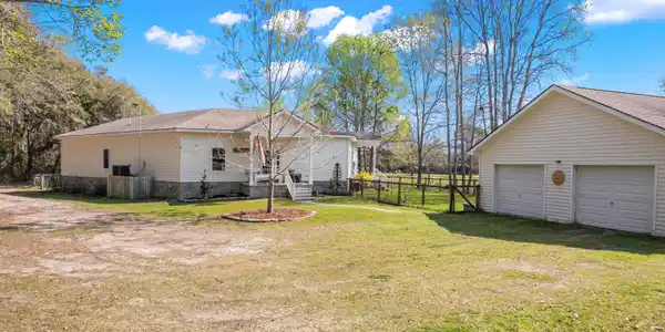 Image 4: Front of Home and Garage