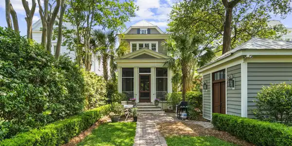 127 Ionsborough Street