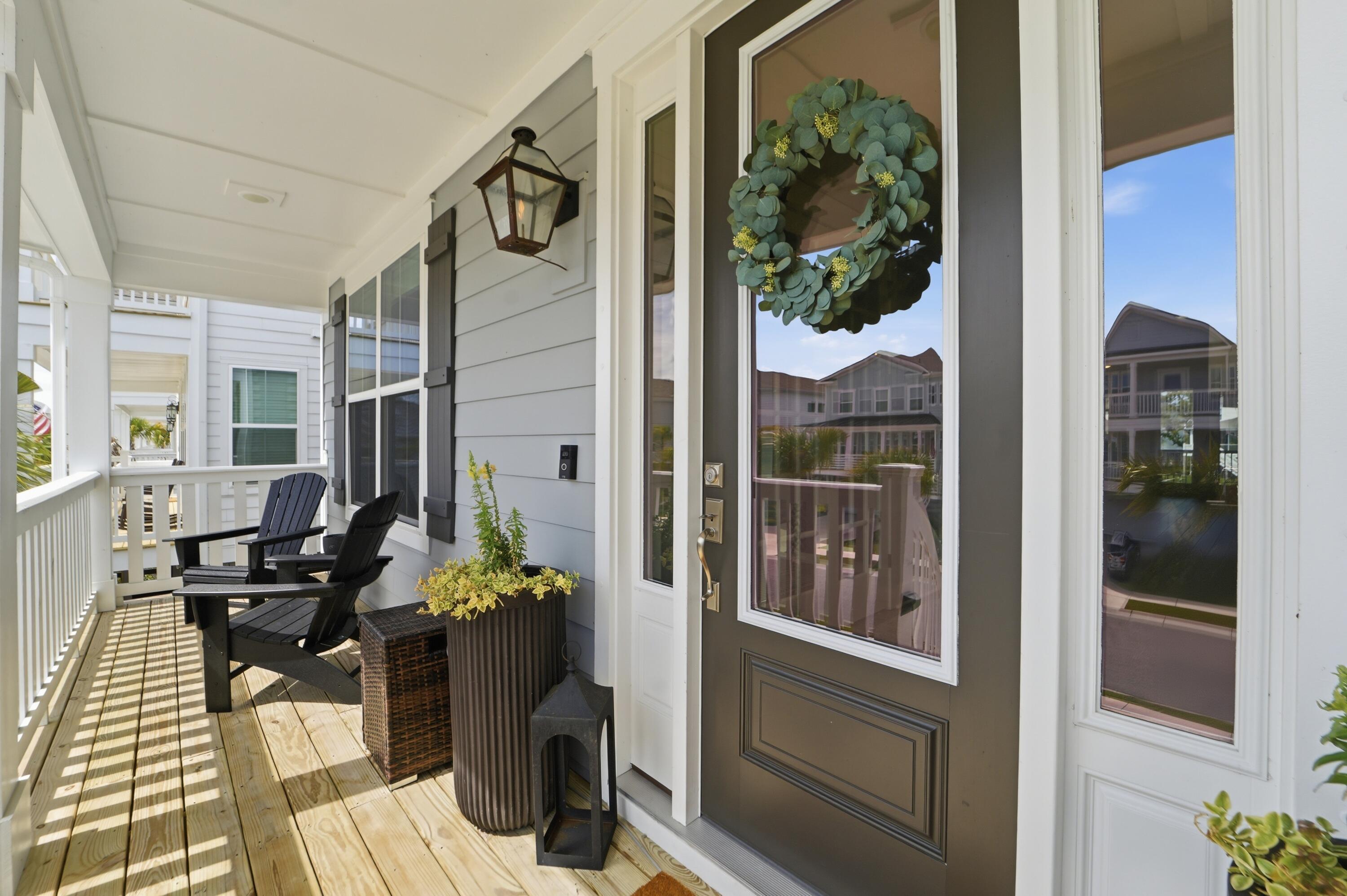 Image 3: Covered Front Porch