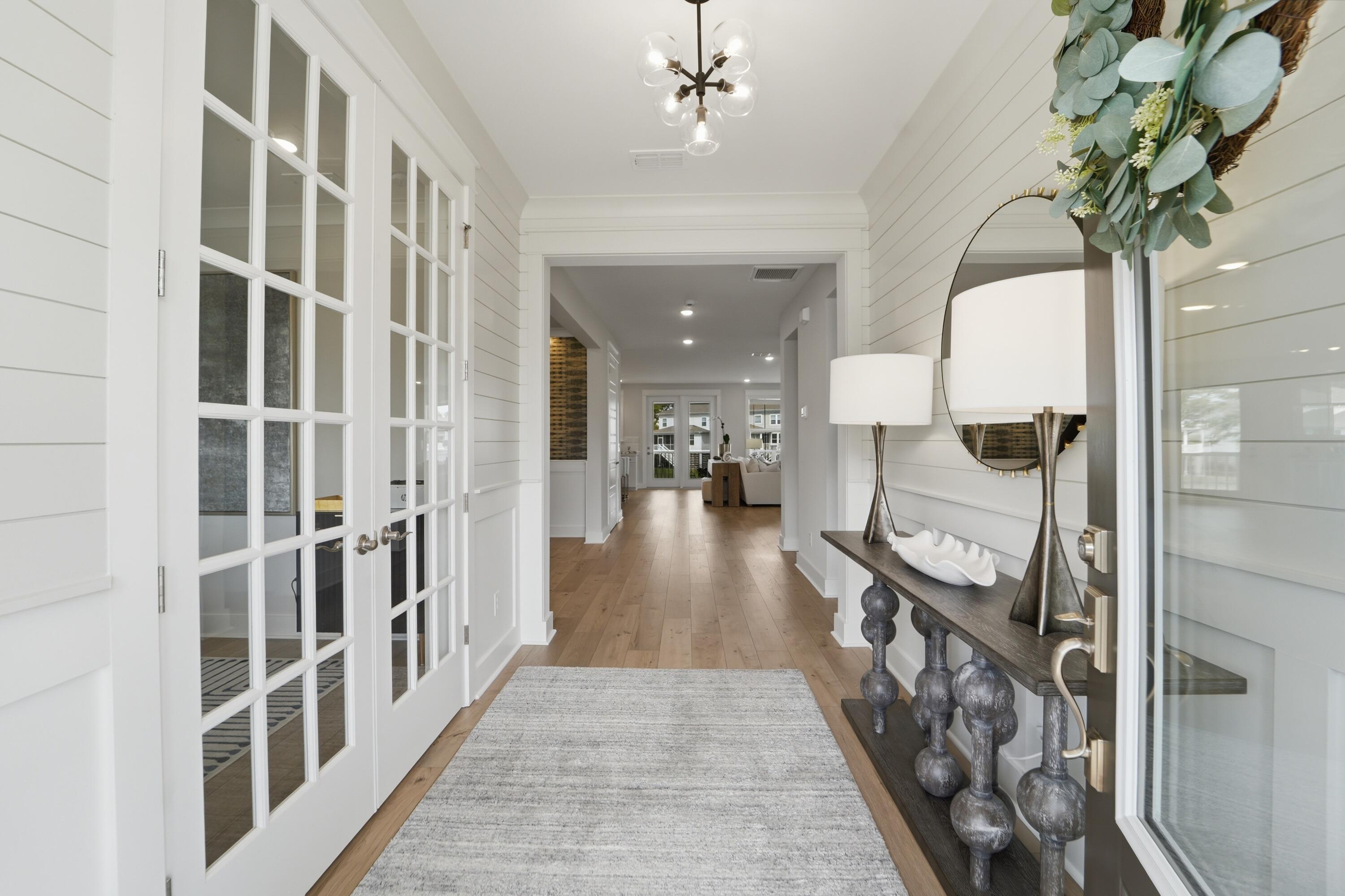 Image 4: foyer