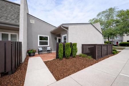 306 Ventura Place