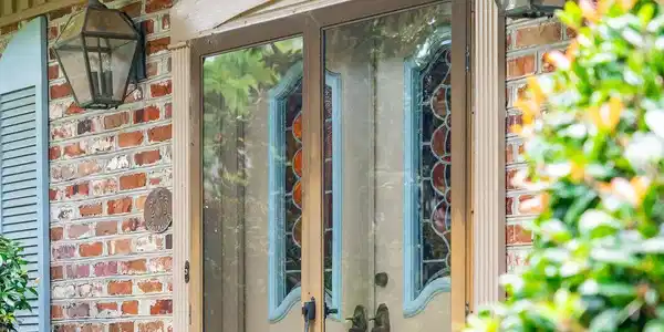 Image 3: 691DobesterAve-KeenEyeMarketing-009