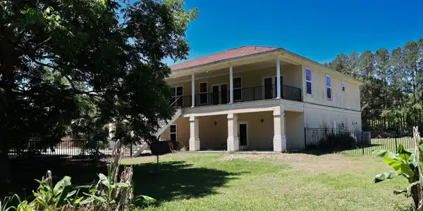 Image 3: 39_exterior-back_3G4A8424