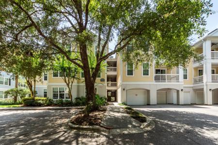 60 Fenwick Hall Allee