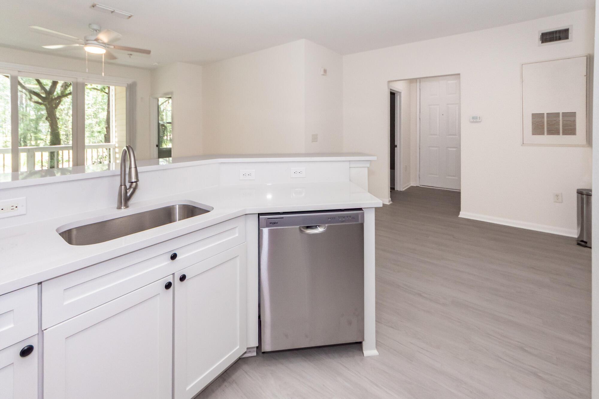 Image 3: 227Fenwick08