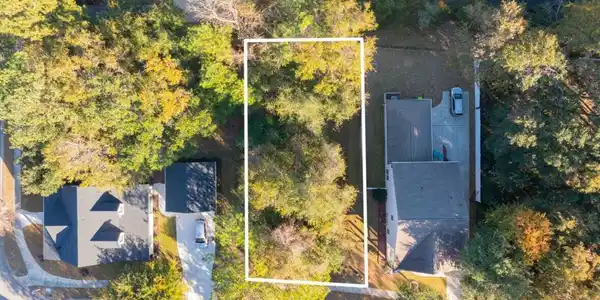 1605 Deanne Drive