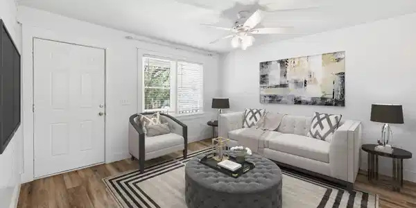 Image 2: Spacious living room