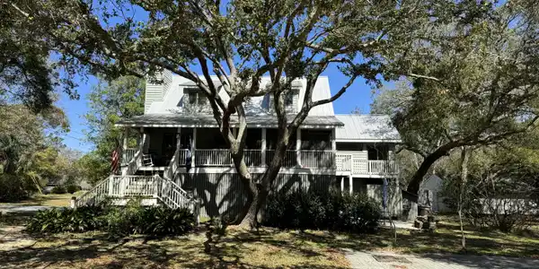 342 Bayview Drive, Mount Pleasant SC 29464