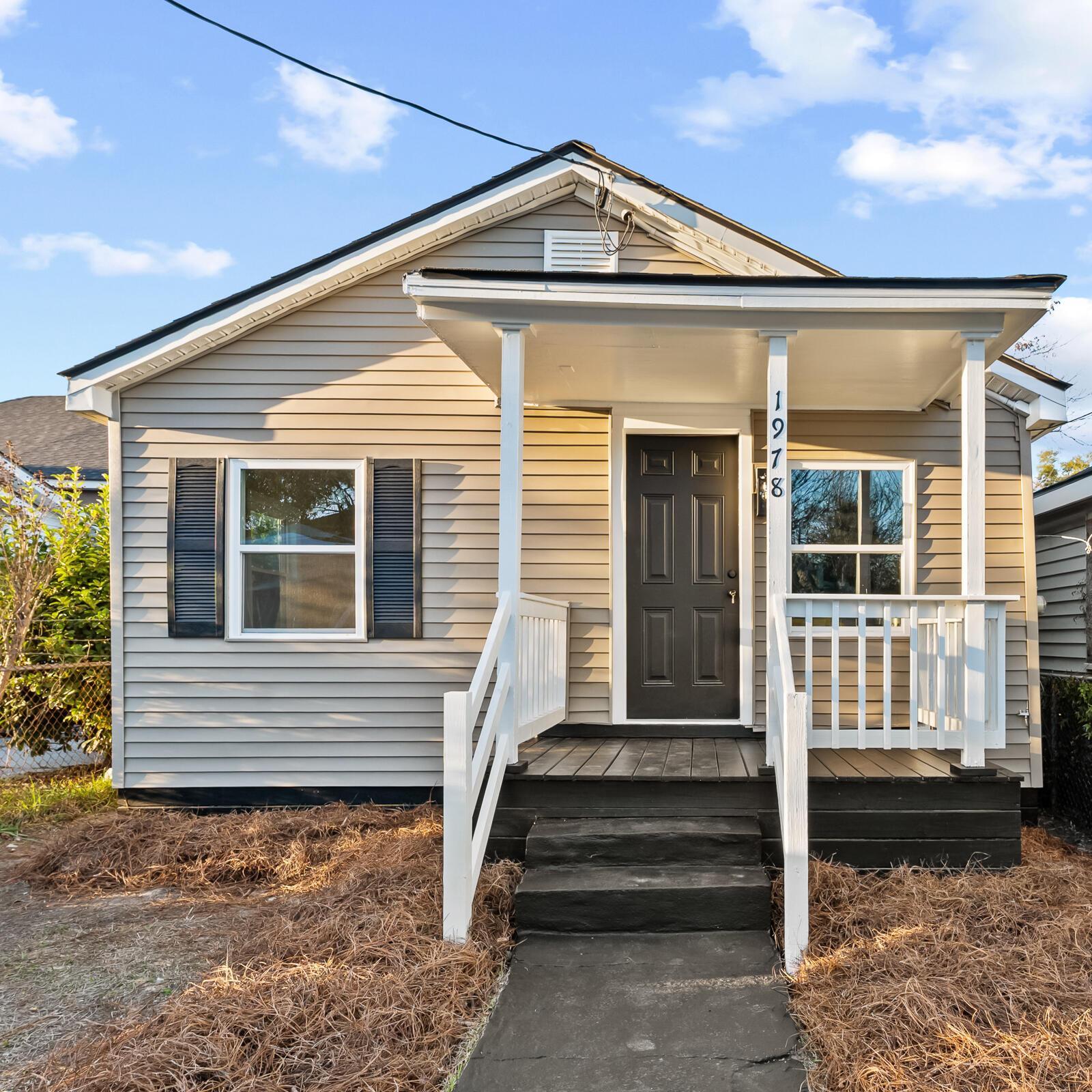 Image 1: 1978 Beech Ave (1 of 15)