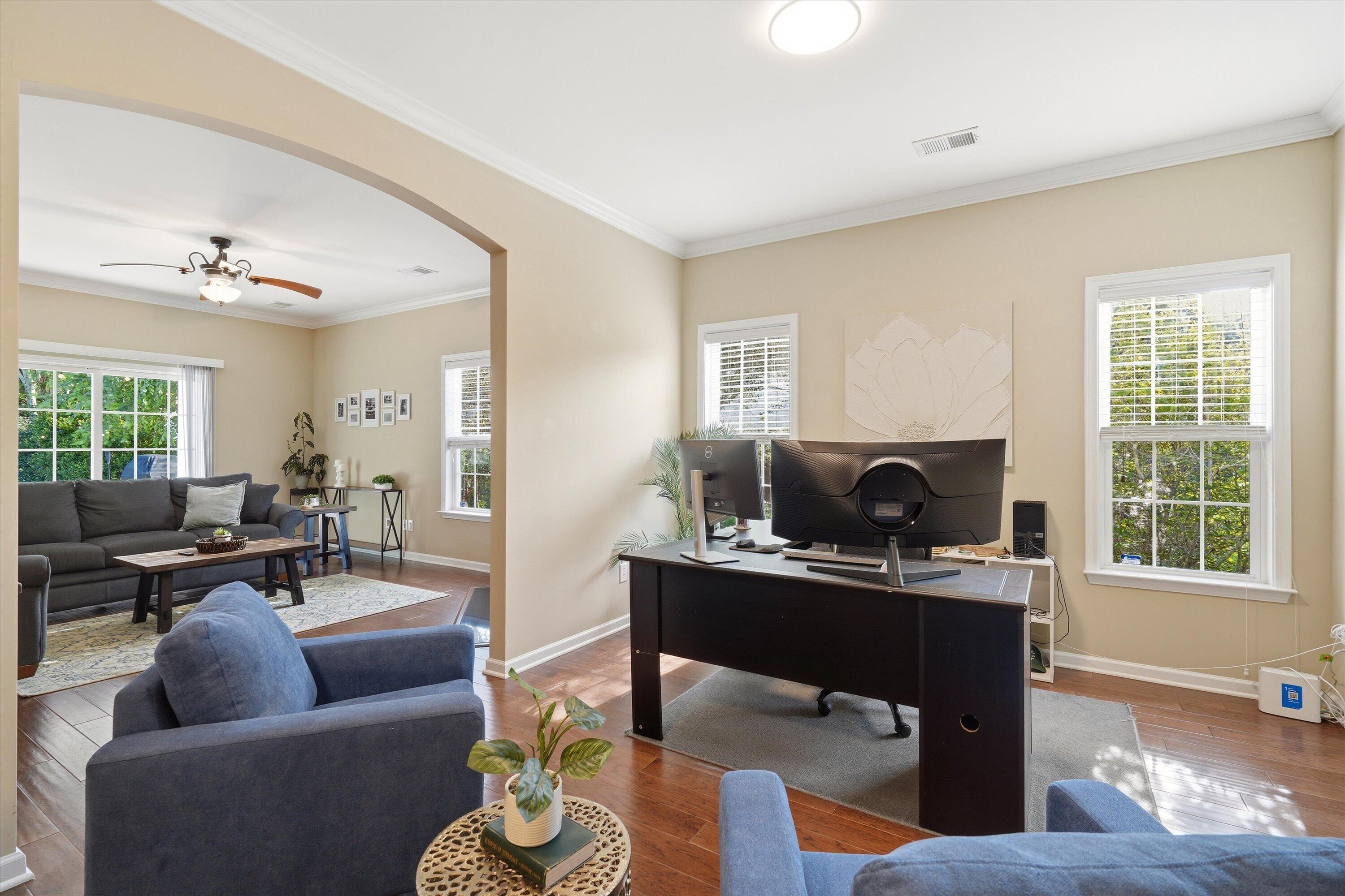 Image 4: Living Room
