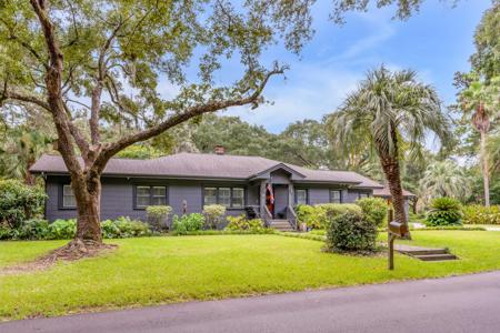 121 Old Point Road