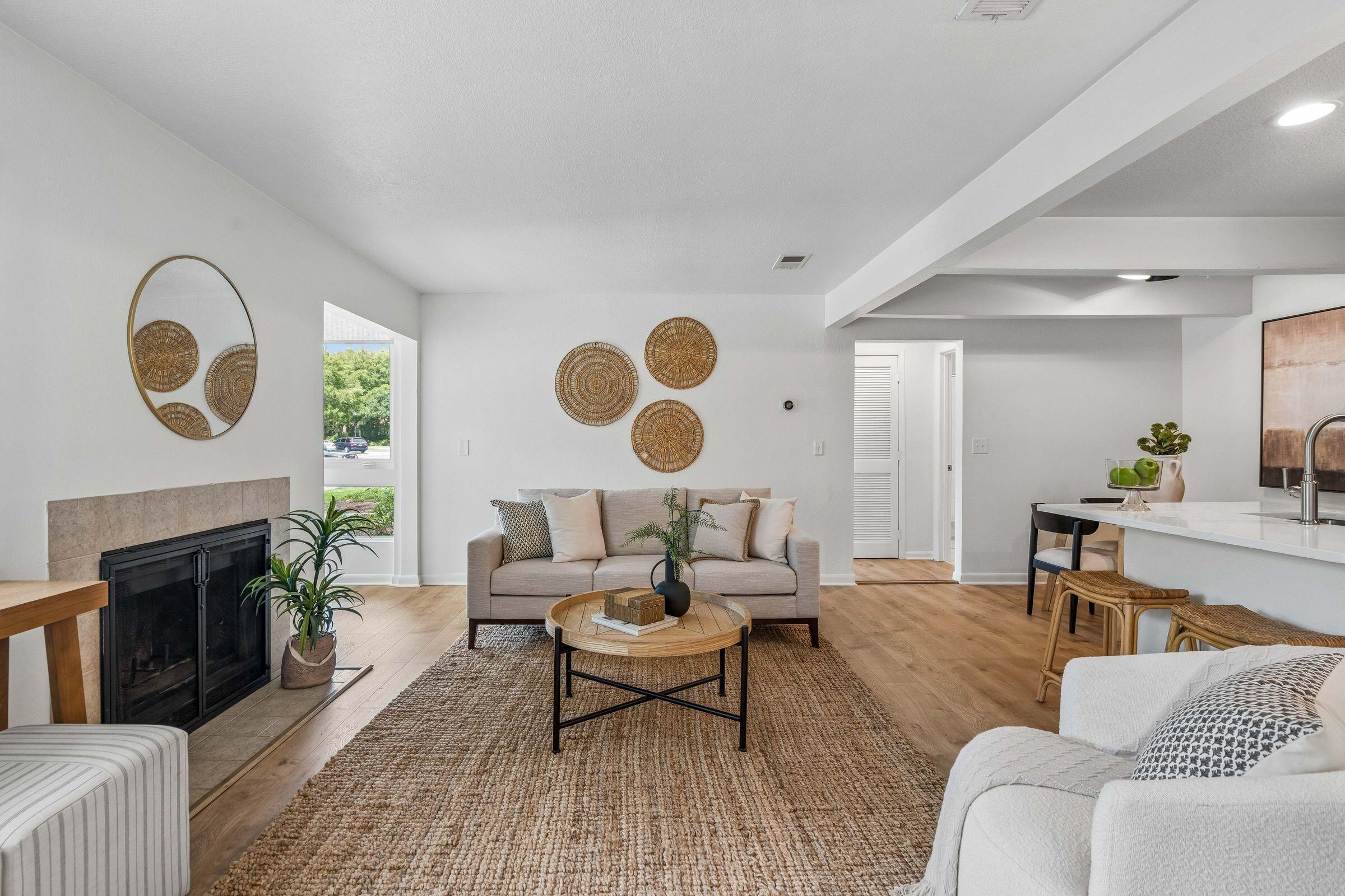 Image 4: Spacious and Bright Living