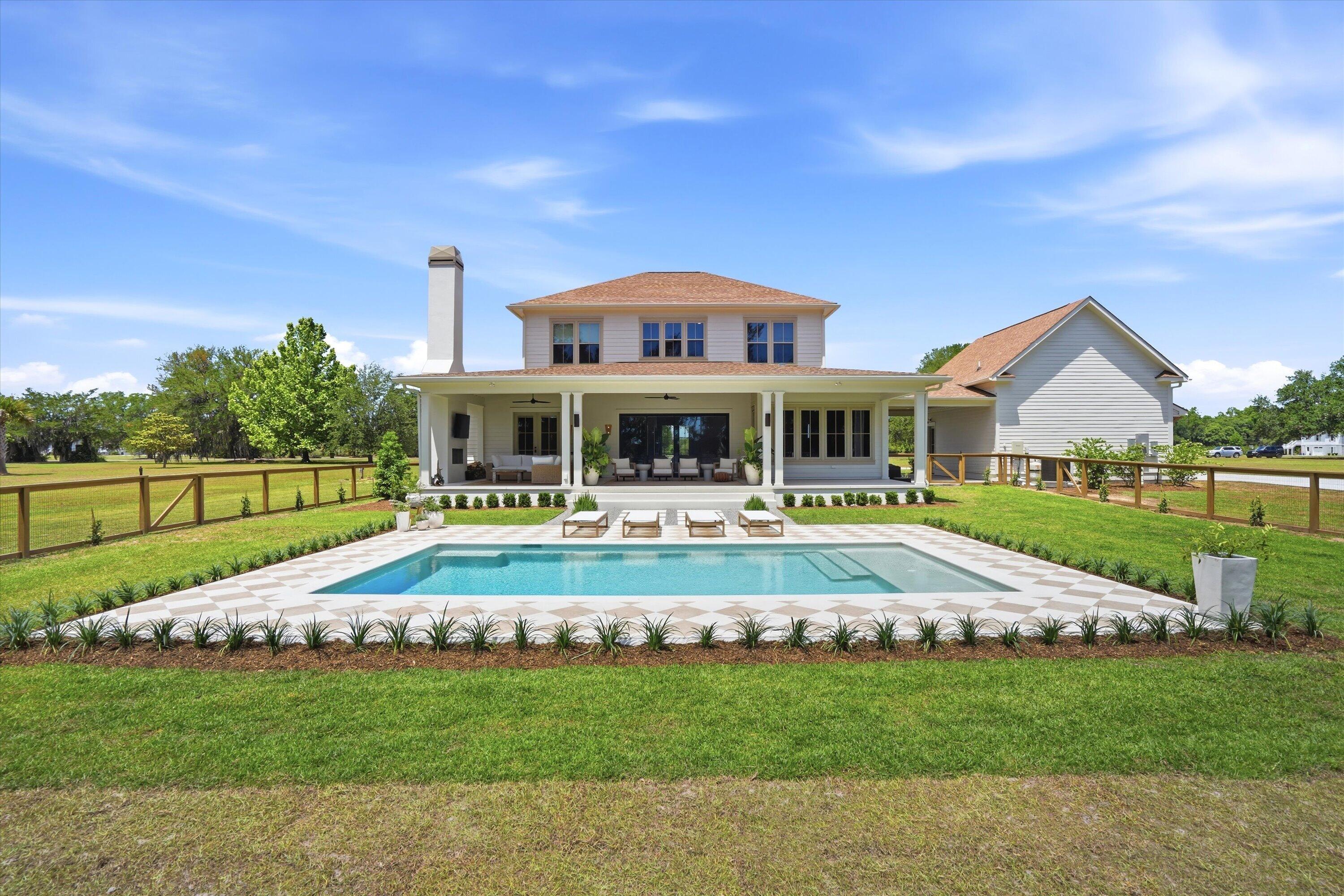 Image 3: Yard View