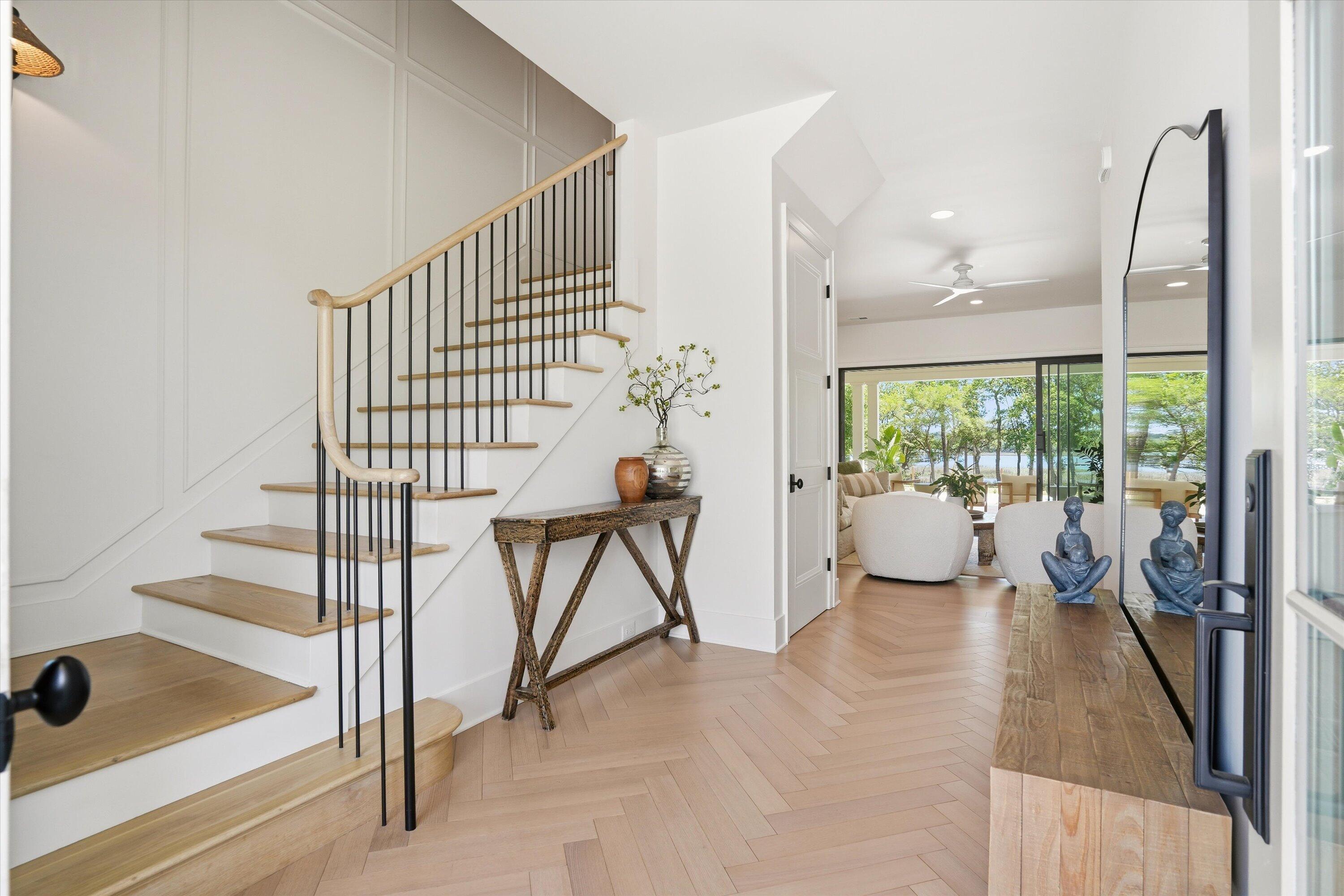 Image 4: Foyer