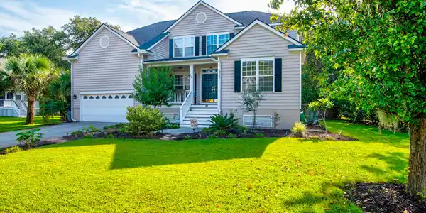 2727 Magnolia Woods Drive