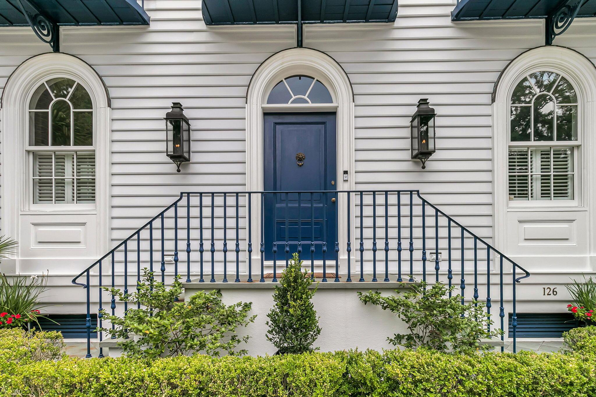 Image 4: Front Steps