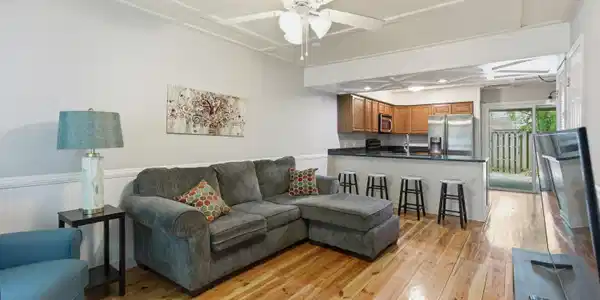 Image 3: Living Room