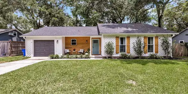 14 Hillcreek Boulevard