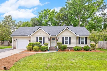 1535 Kentwood Circle
