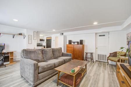65 Vanderhorst Street