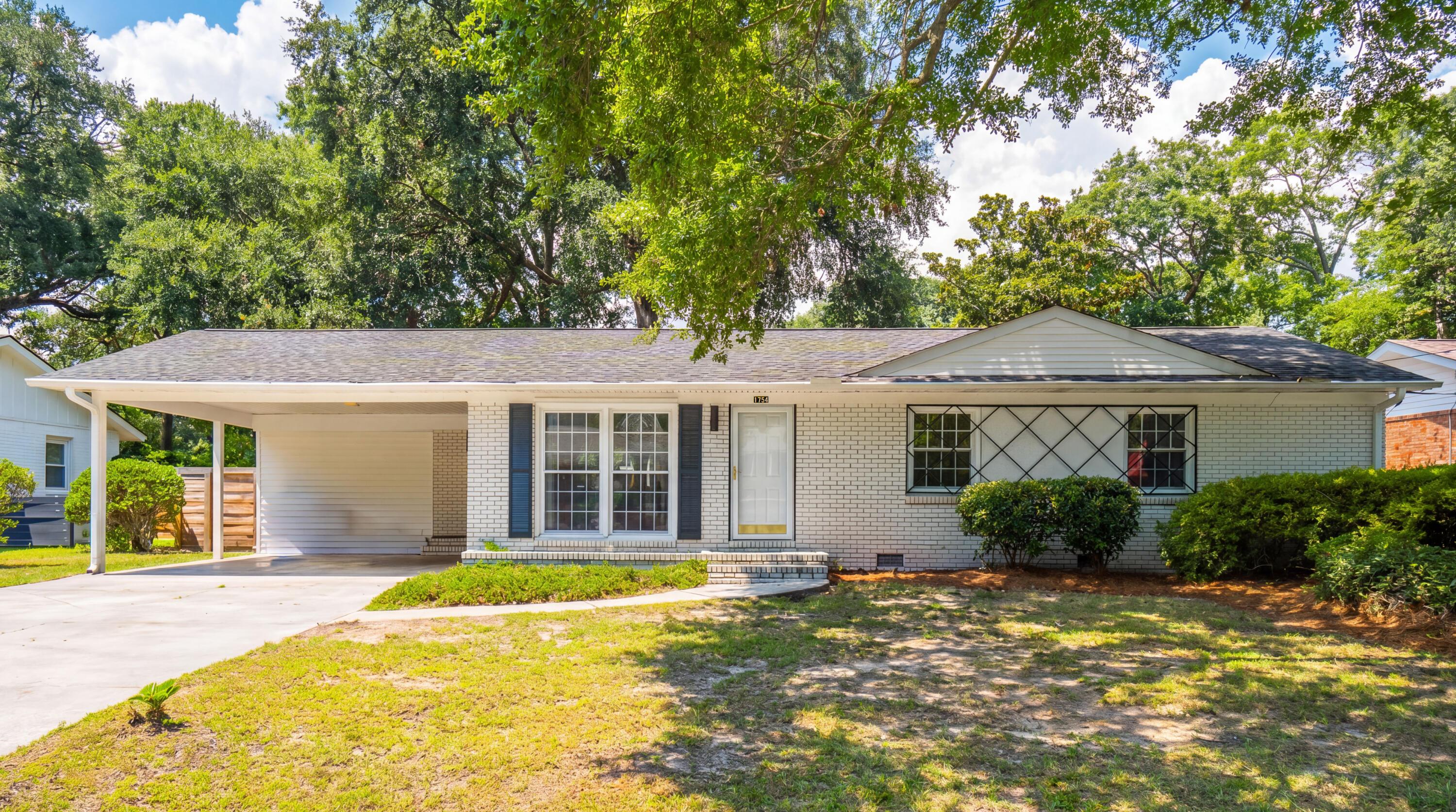 Image 1: 1754PittsfordCir-KeenEyeMarketing-001