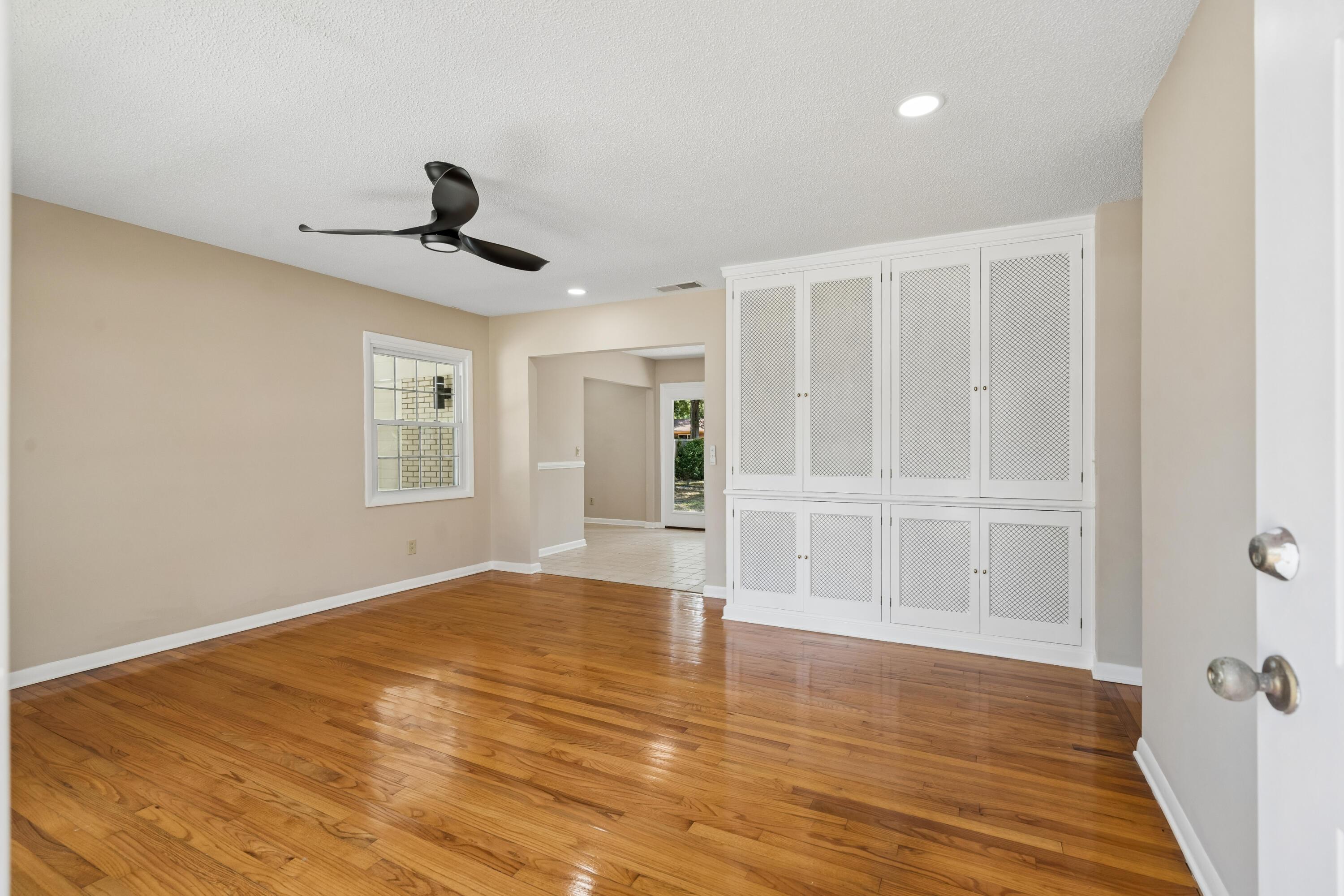 Image 3: 1754PittsfordCir-KeenEyeMarketing-009