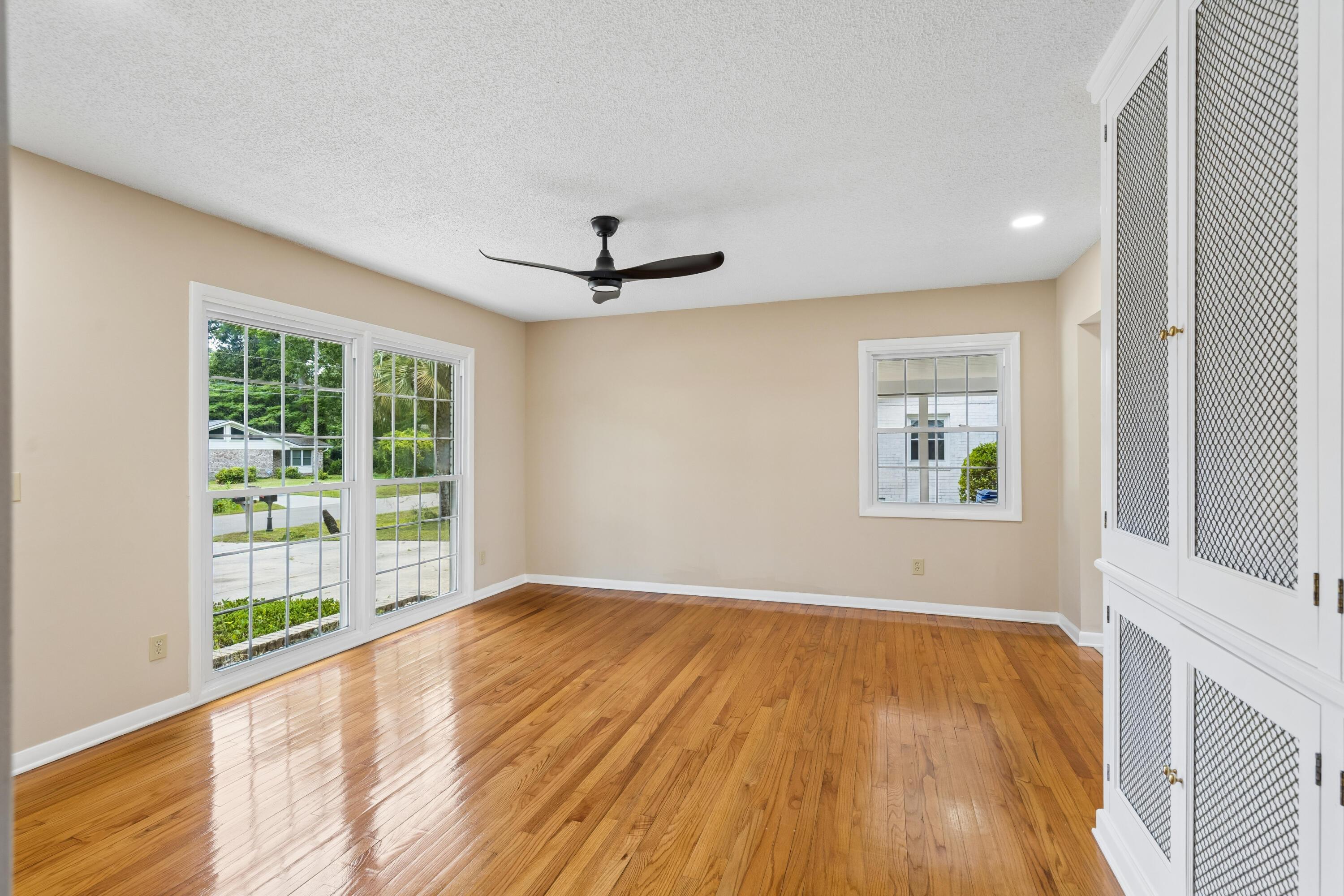 Image 4: 1754PittsfordCir-KeenEyeMarketing-011