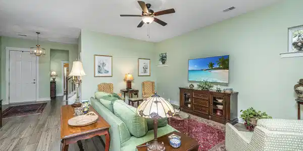 Image 4: Adv living4