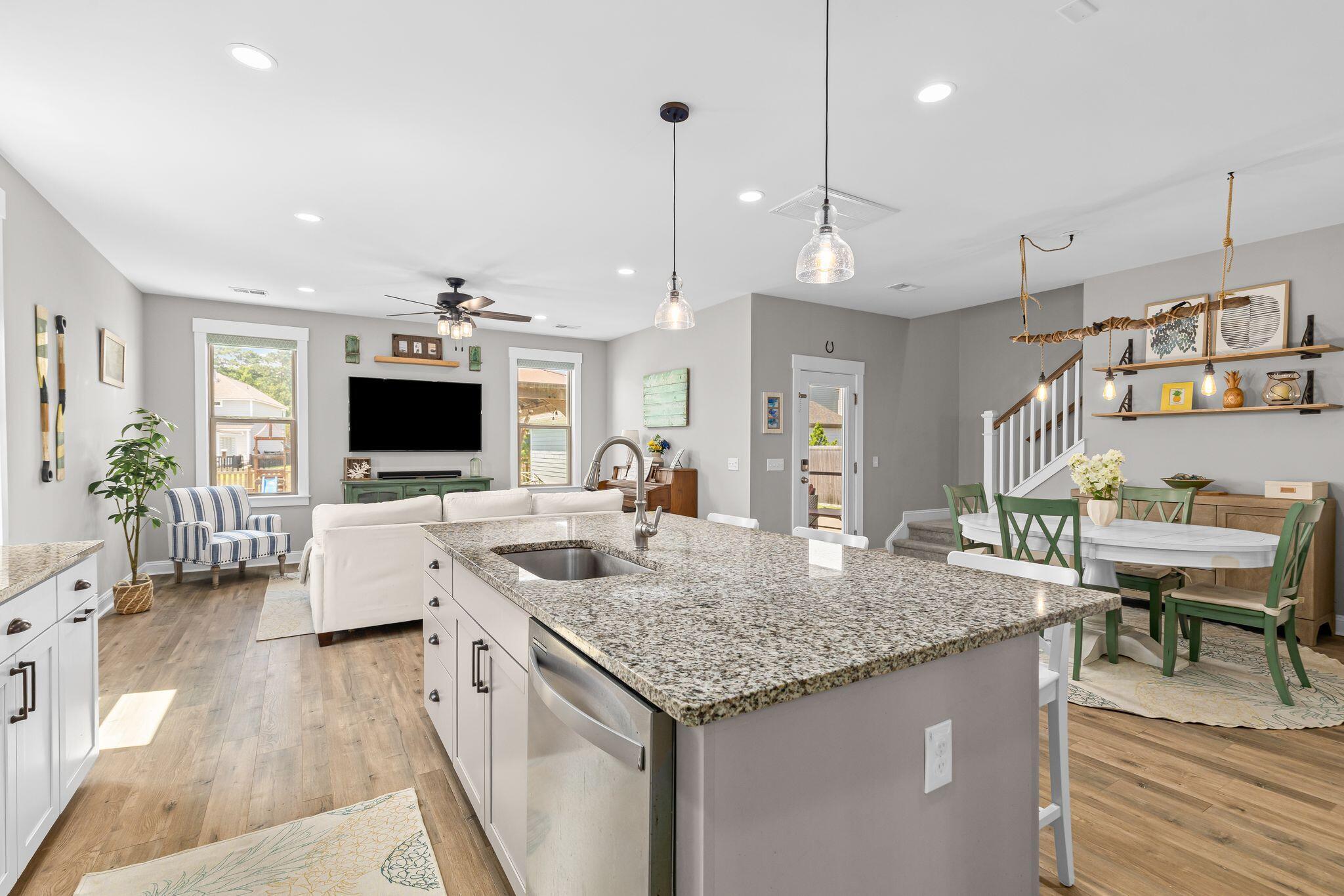Image 3: Kitchen to living and eat in dining