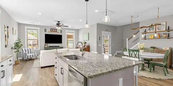 Image 3: Kitchen to living and eat in dining
