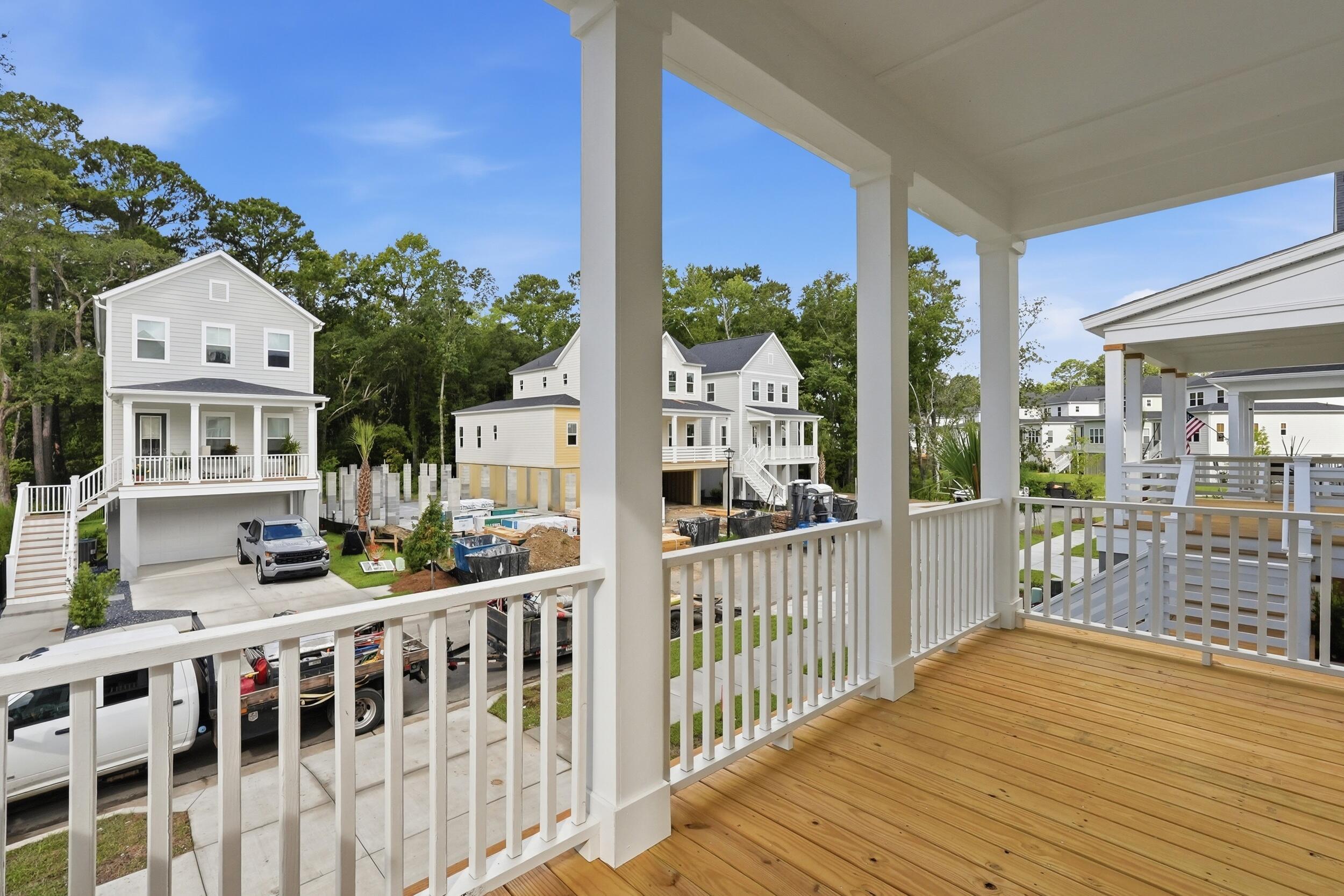 Image 2: FULL FRONT PORCH