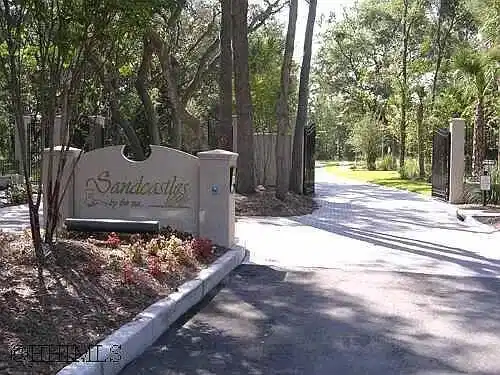 Image 1: Entrance