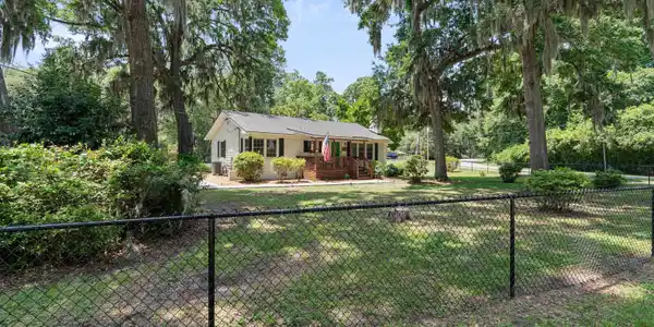 Image 2: 01-2420 Pine Ct N