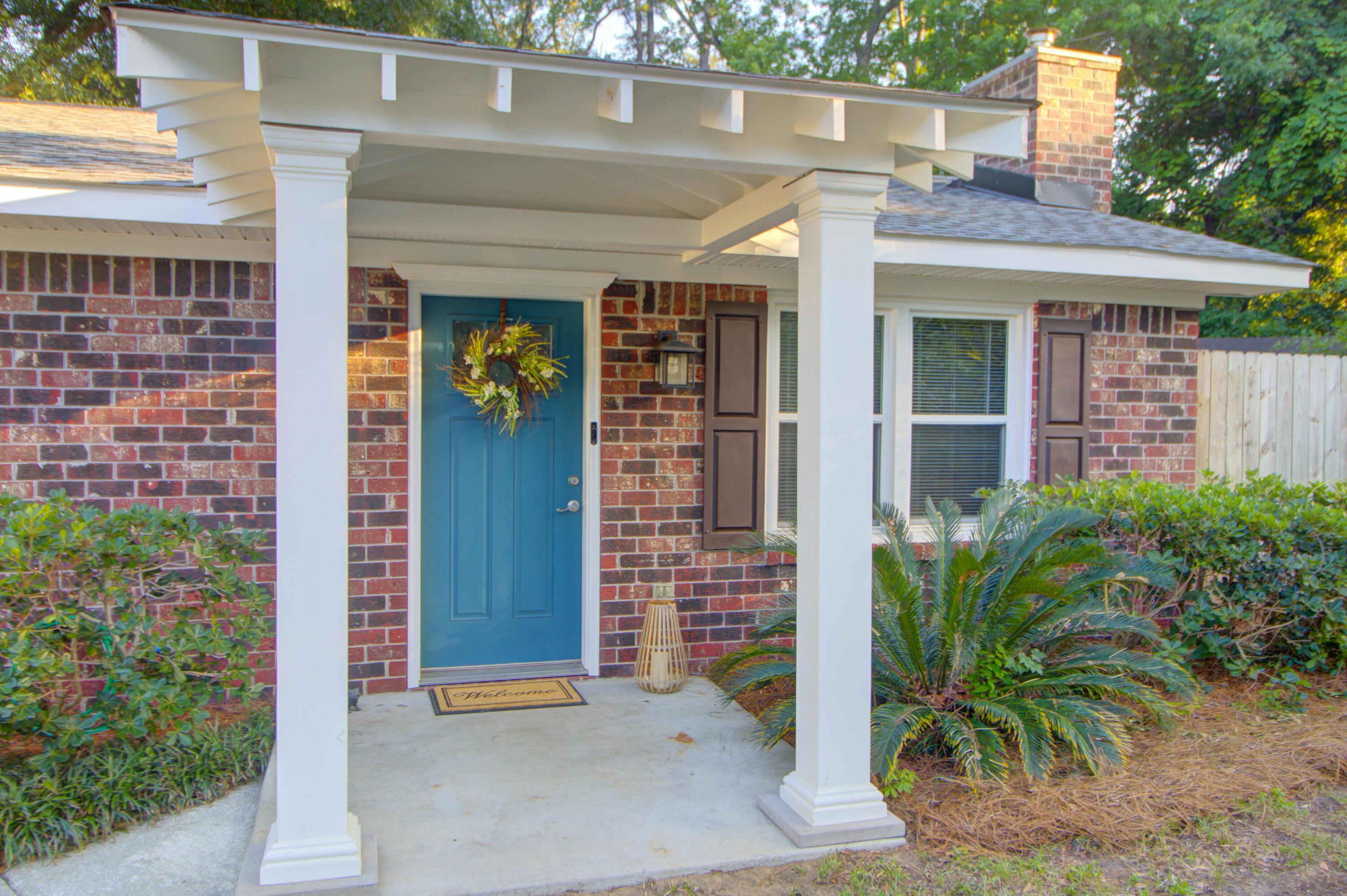 Image 4: Custom built front entry cover