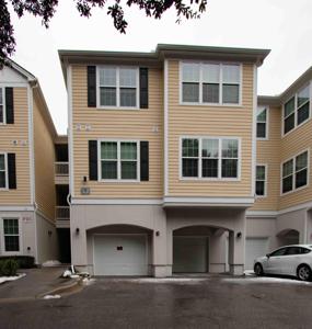 60 Fenwick Hall Allee