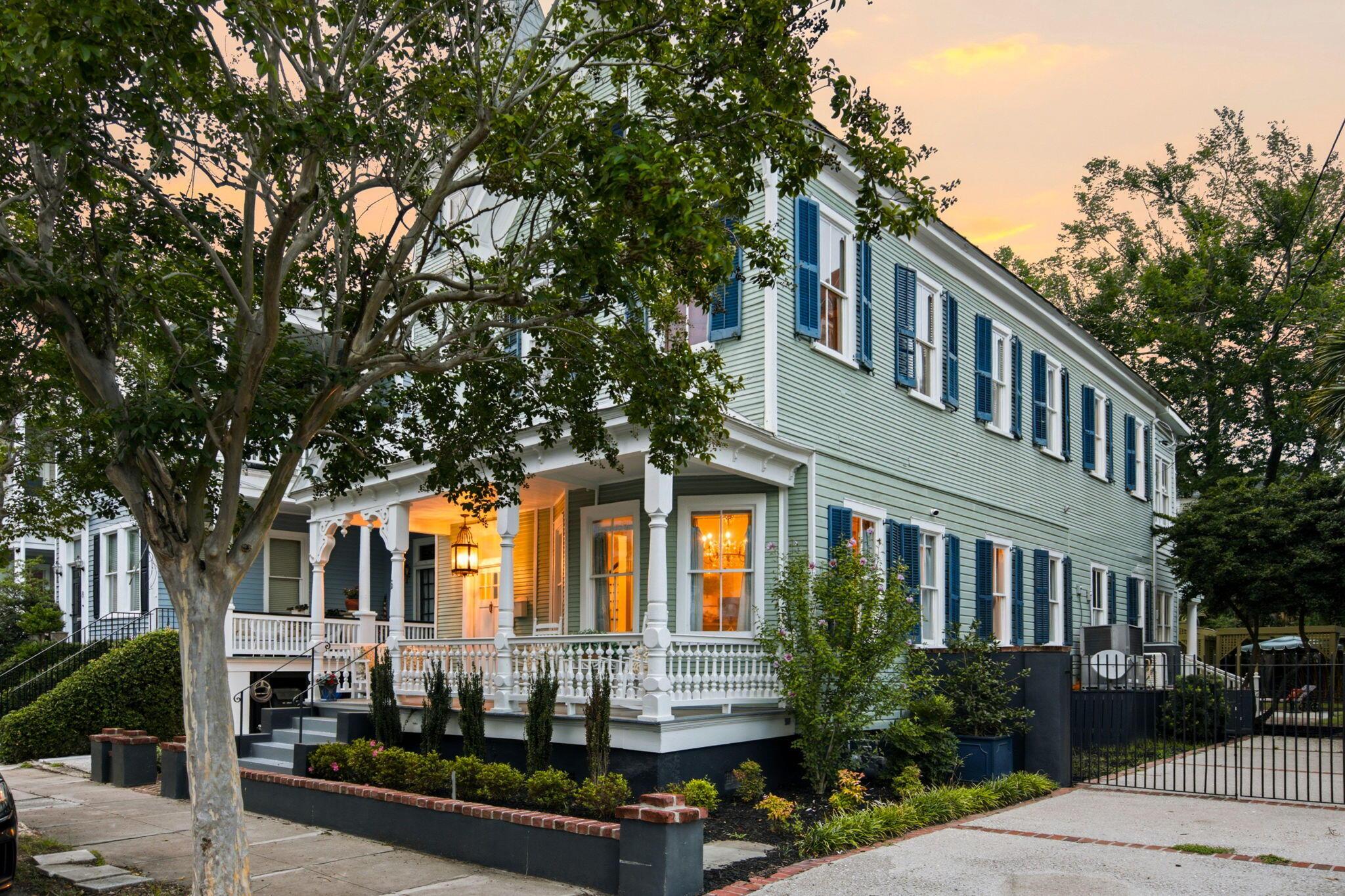Image 2: 2-web-or-mls-Dusk-3