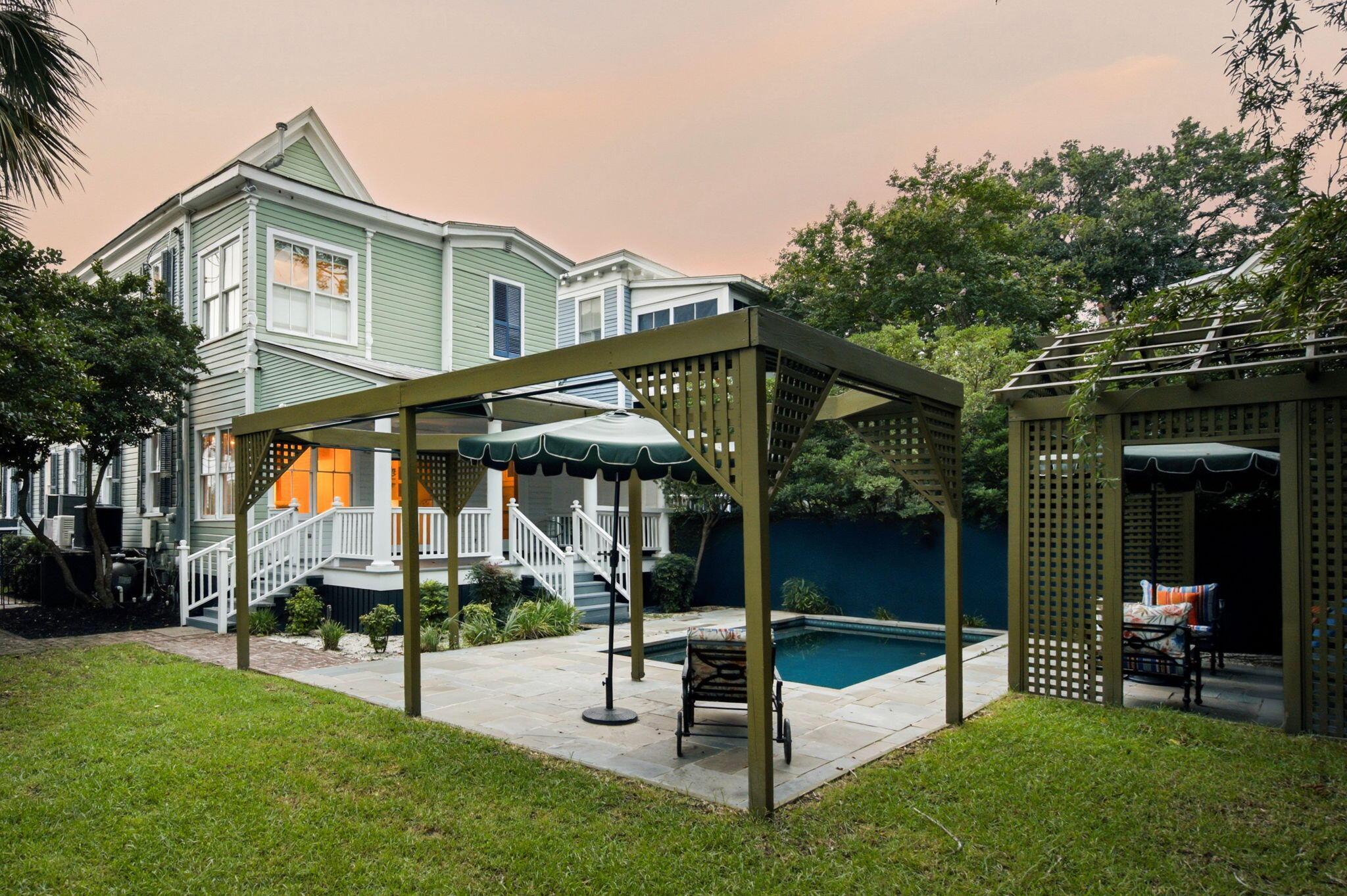 Image 4: 4-web-or-mls-Dusk-5