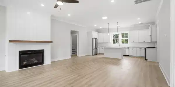 Image 4: Living Room