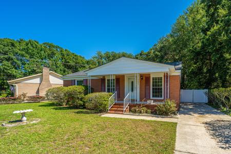 1495 Woodview Lane