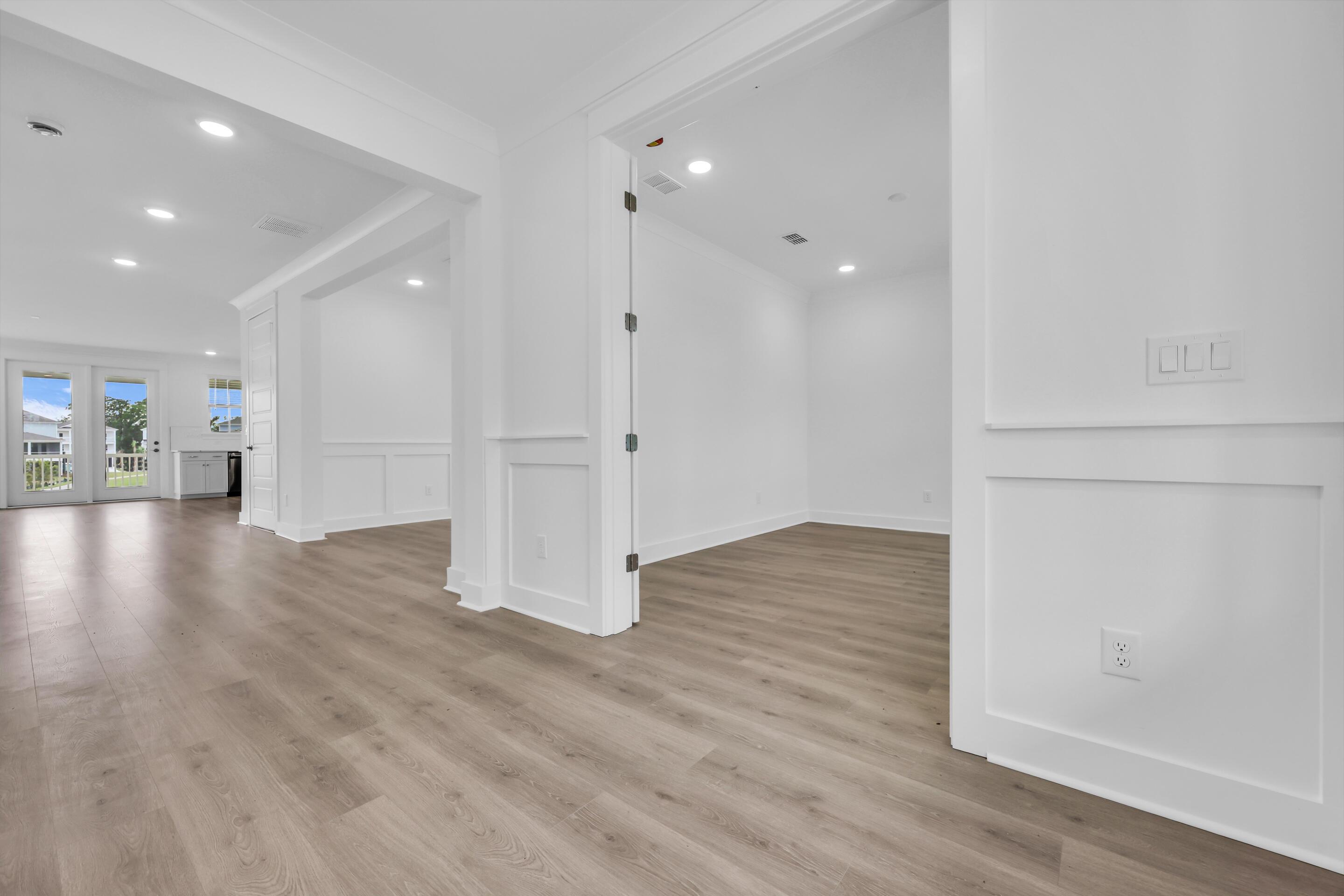 Image 2: foyer