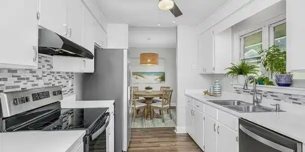 Image 3: 1116 Astor_40
