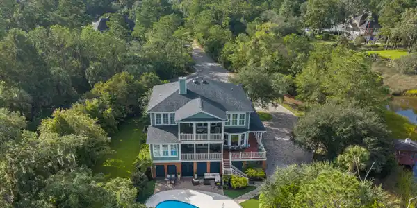 Image 4: Pool & Back of Home