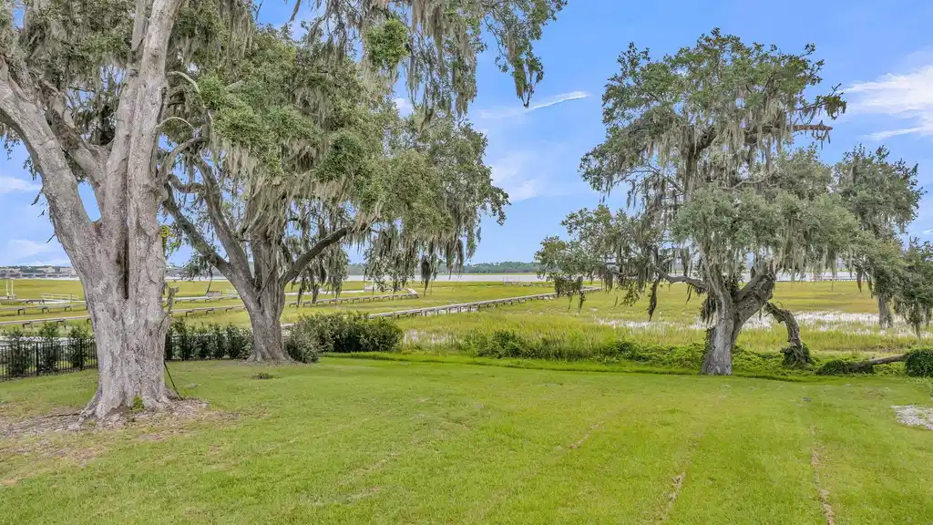 Image 1: Lot 5