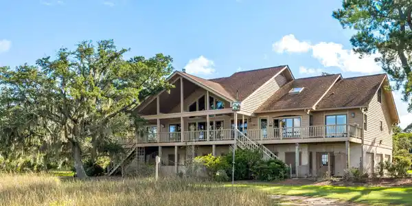 Image 2: 31-web-or-mls-2450 Kemway Rd - Coastal R