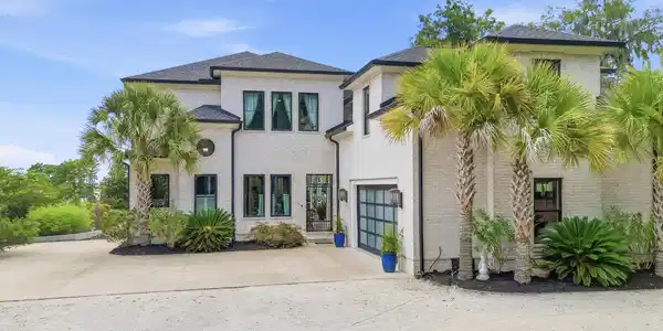 547 Bannockburn Drive
