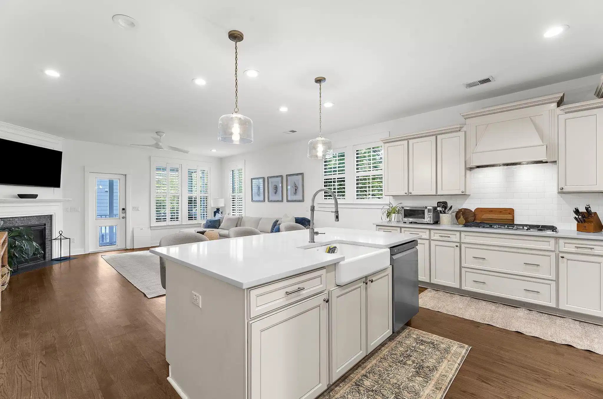 Image 1: Kitchen