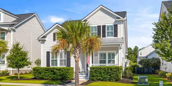 Image 2: FRONT OF HOME