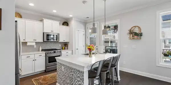 Image 4: 1603PrinceEdwardSt-KeenEyeMarketing-027